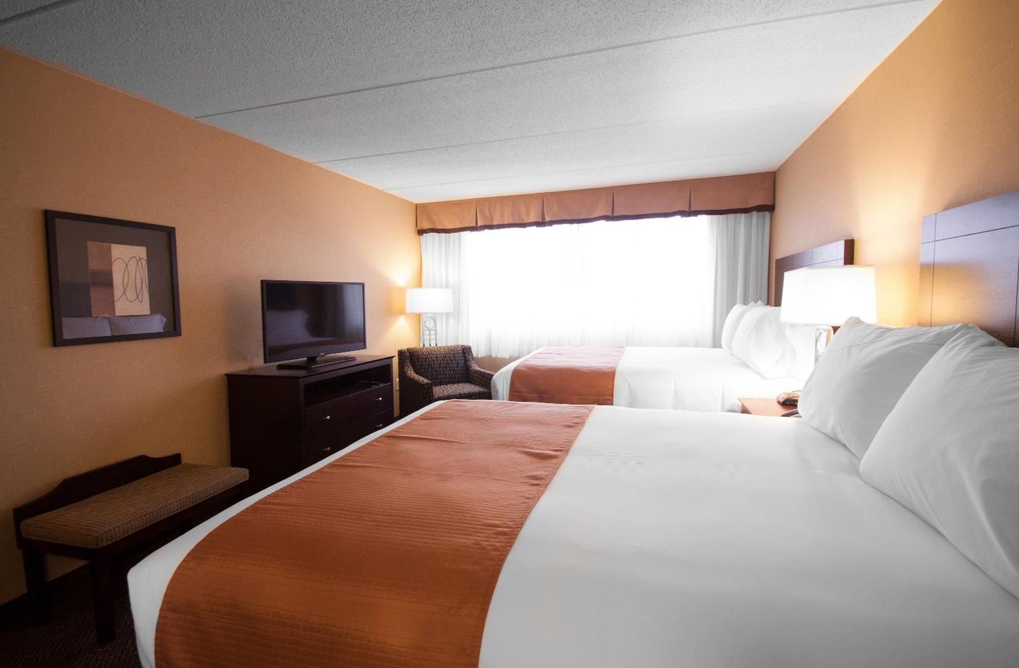 Queen Room with Two Queen Beds - Non-Smoking